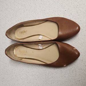 Mossimo Flats with Gold Detail on Back. Size 8
